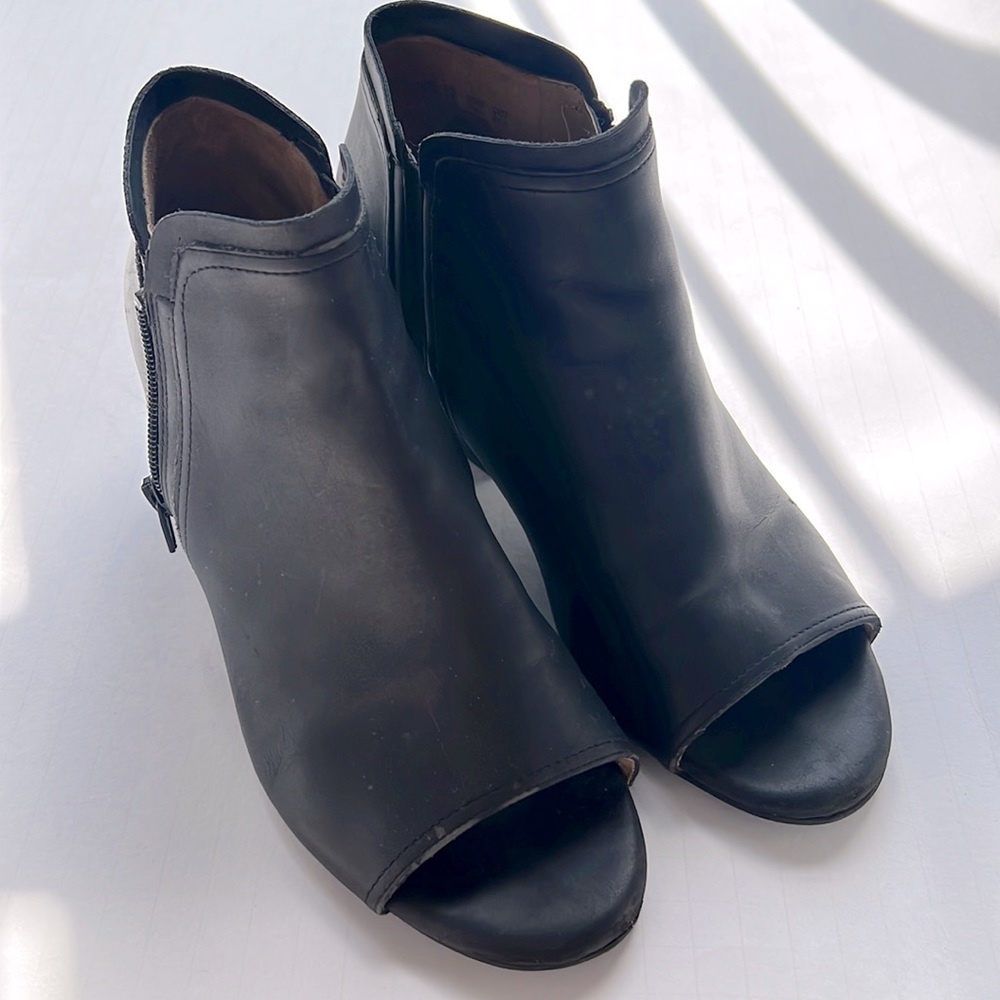 Pre-Owned Natural Soul All- Through Comfort Ankle Booties Size 8.5M Black